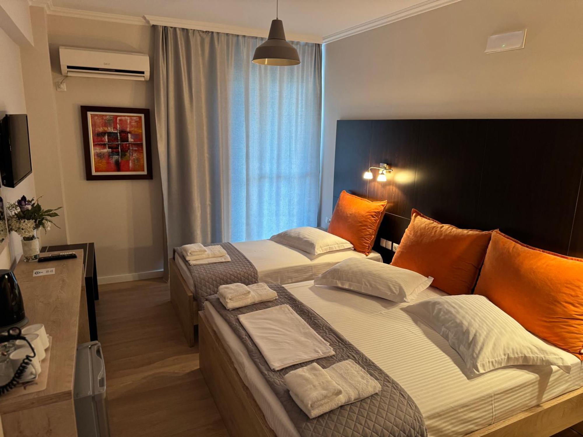 George Hotel Rooms&Suites ฮีมาเรอ ภายนอก รูปภาพ